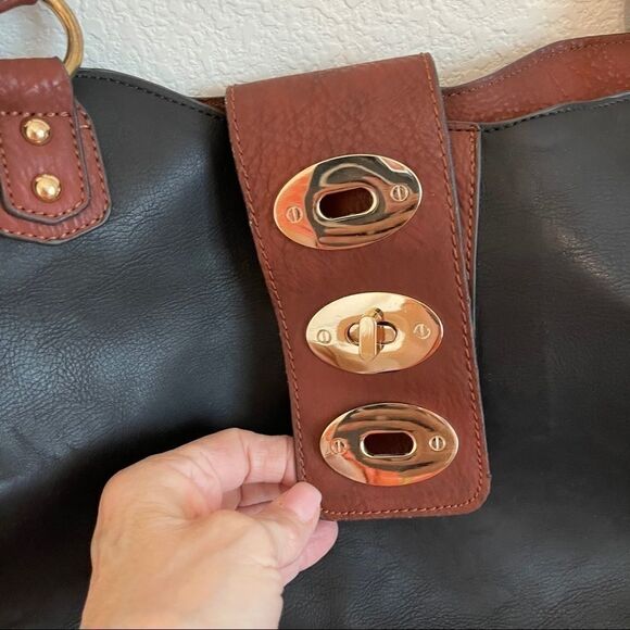 Victoria Elizabeth Dual Leather Purse - Picture 15 of 16